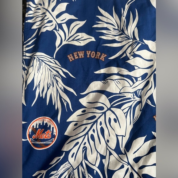 Men's Reyn Spooner Royal New York Mets Aloha Button-Down Shirt - Picture 5 of 12